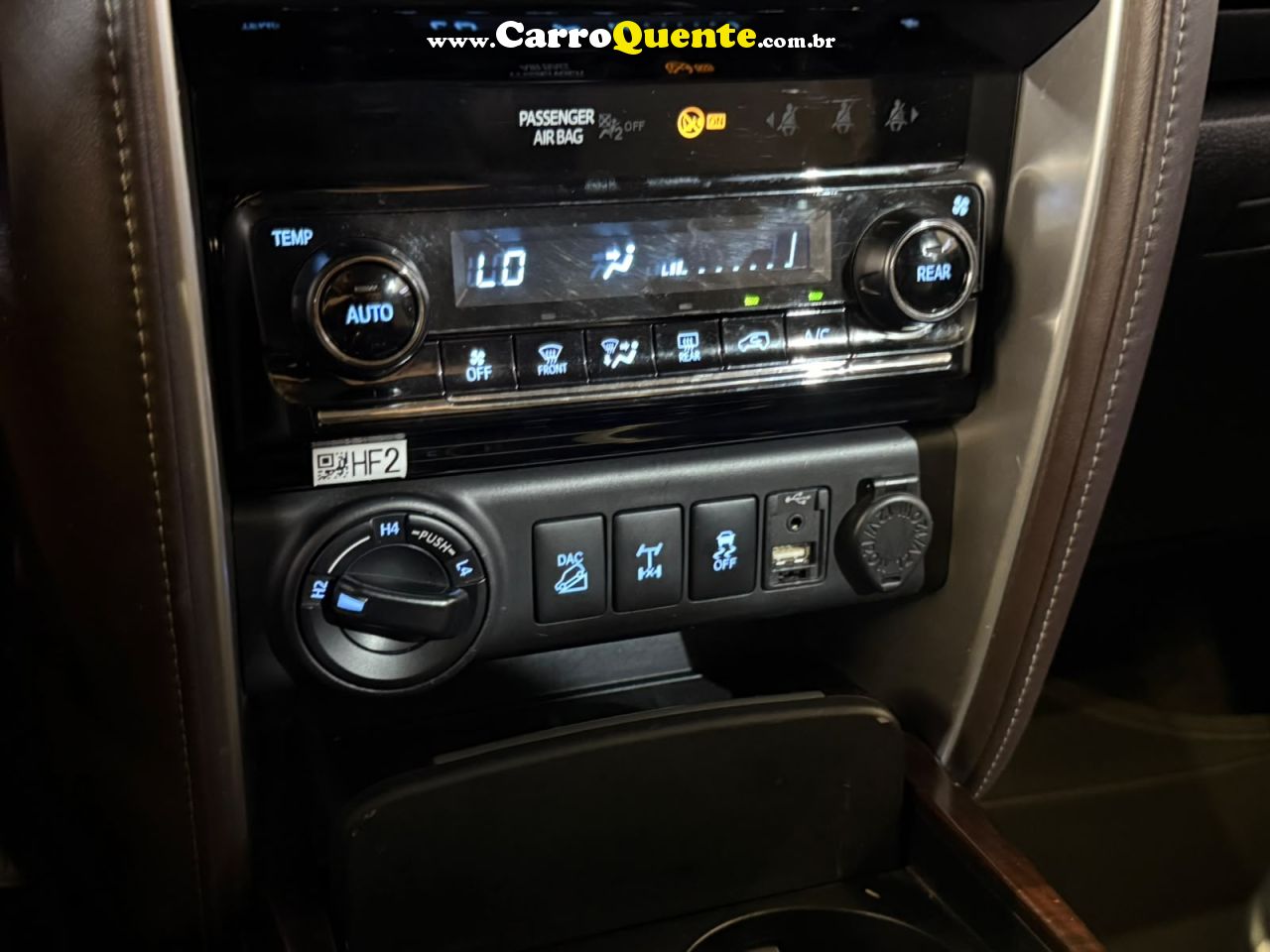 TOYOTA HILUX SW4 SRX 2.8 TURBO DIESEL 4X4 2016 - Loja