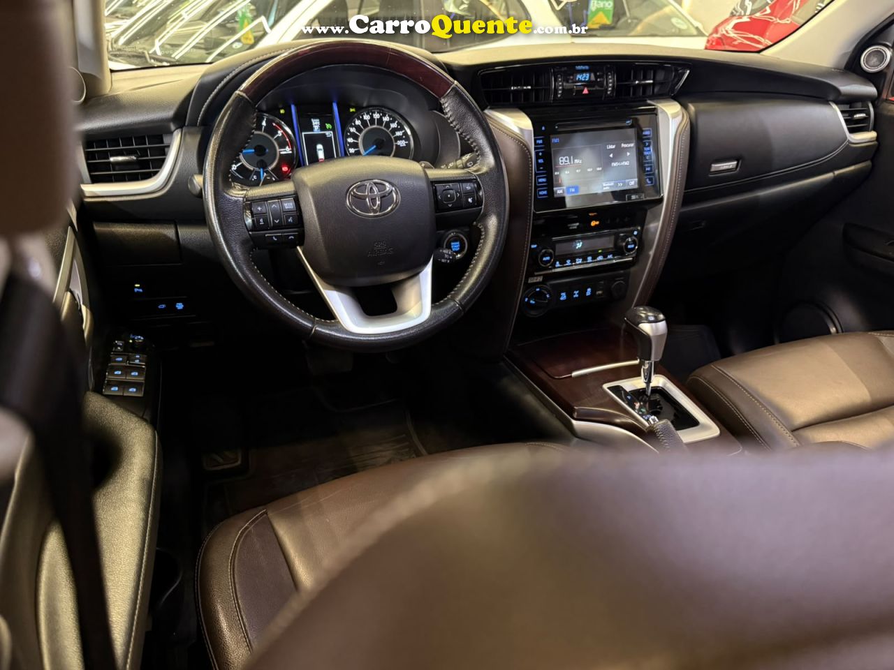 TOYOTA HILUX SW4 SRX 2.8 TURBO DIESEL 4X4 2016 - Loja