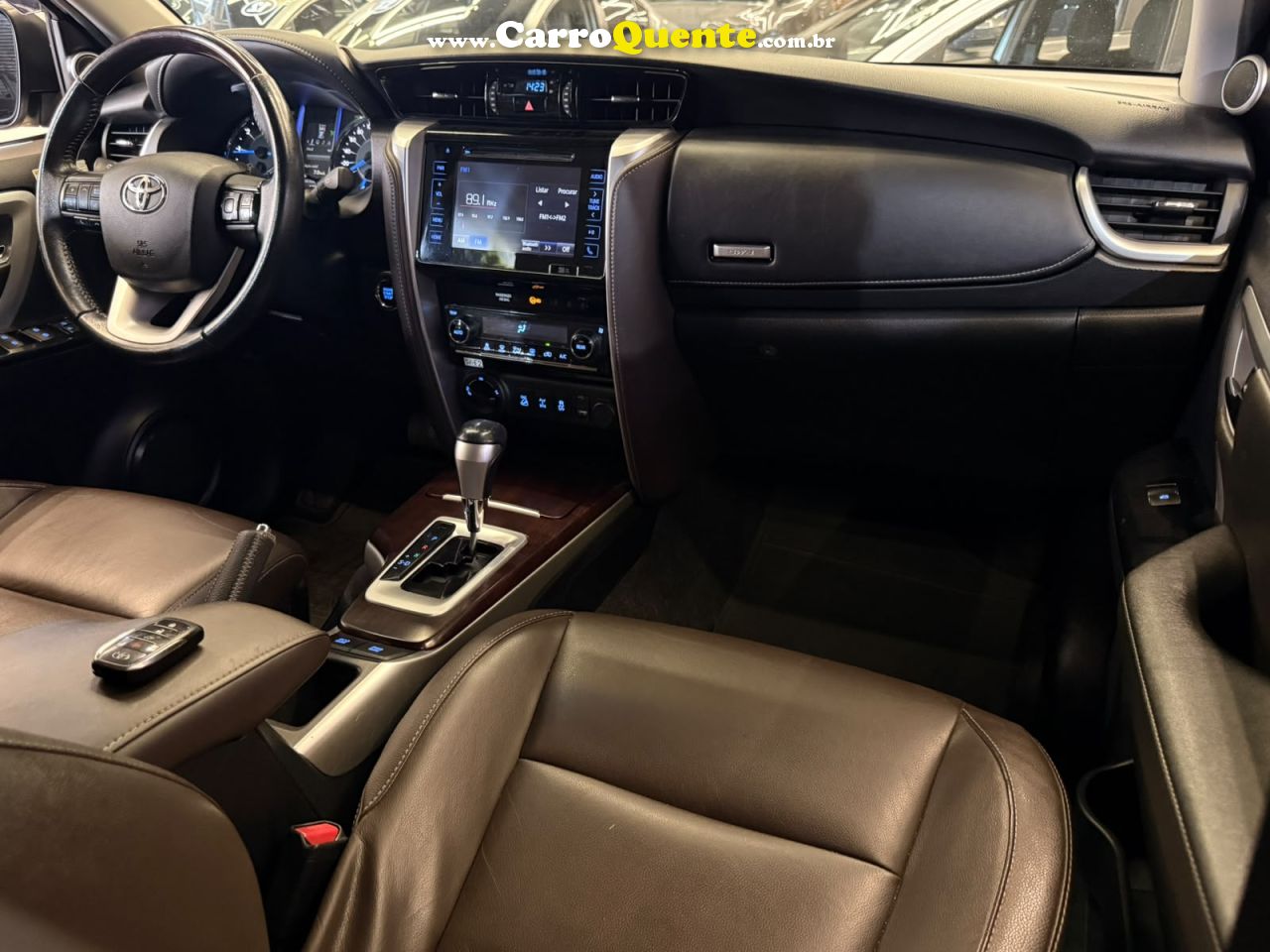 TOYOTA HILUX SW4 SRX 2.8 TURBO DIESEL 4X4 2016 - Loja