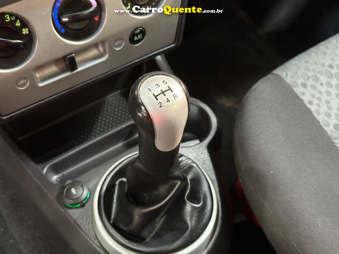 FORD FIEST 2014 - Loja