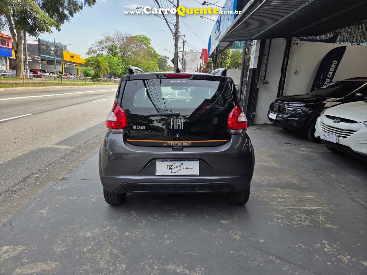 FIAT MOBI 1.0 EVO TREKKING 2023 - Loja