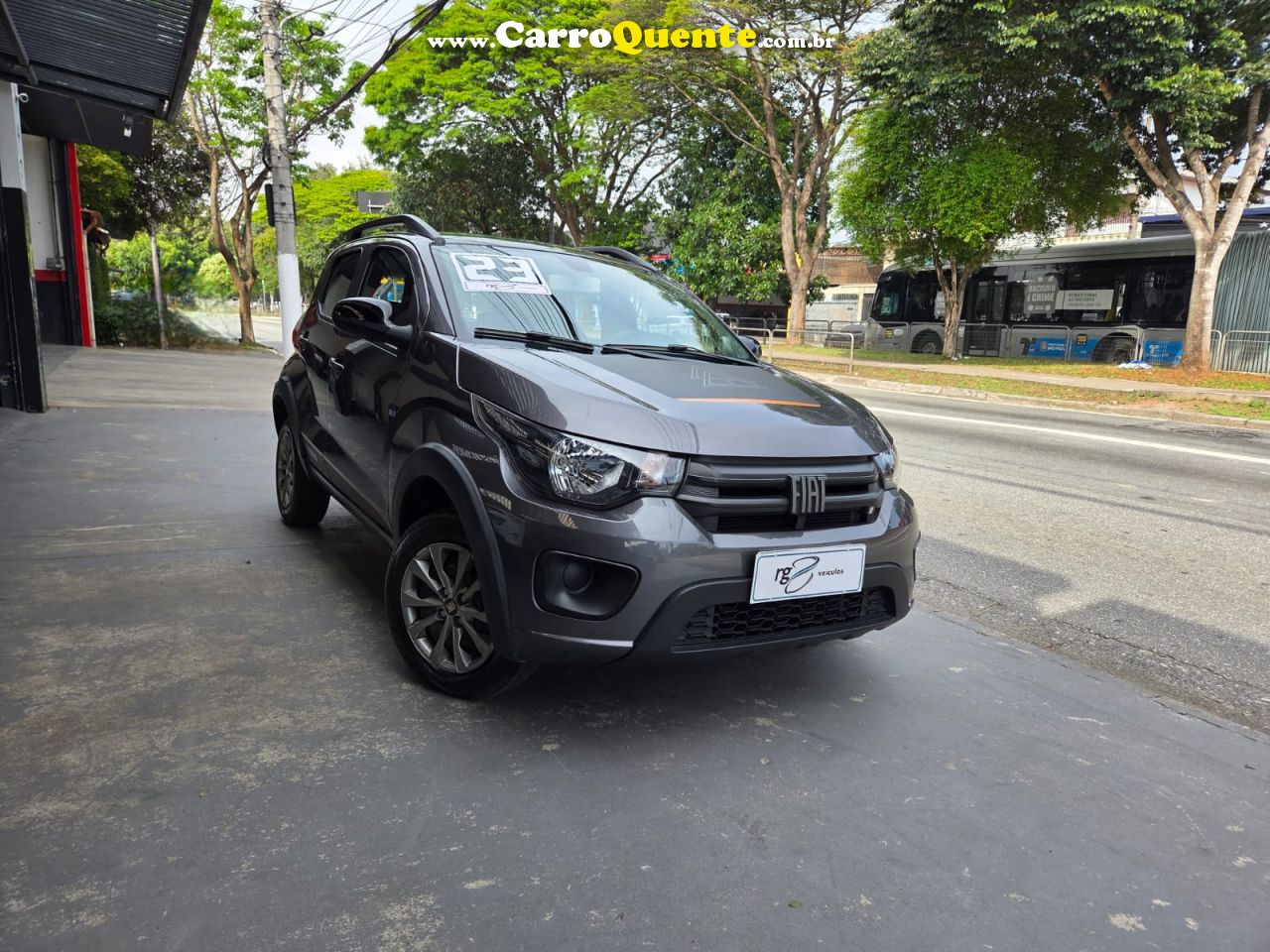 FIAT MOBI 1.0 EVO TREKKING 2023 - Loja