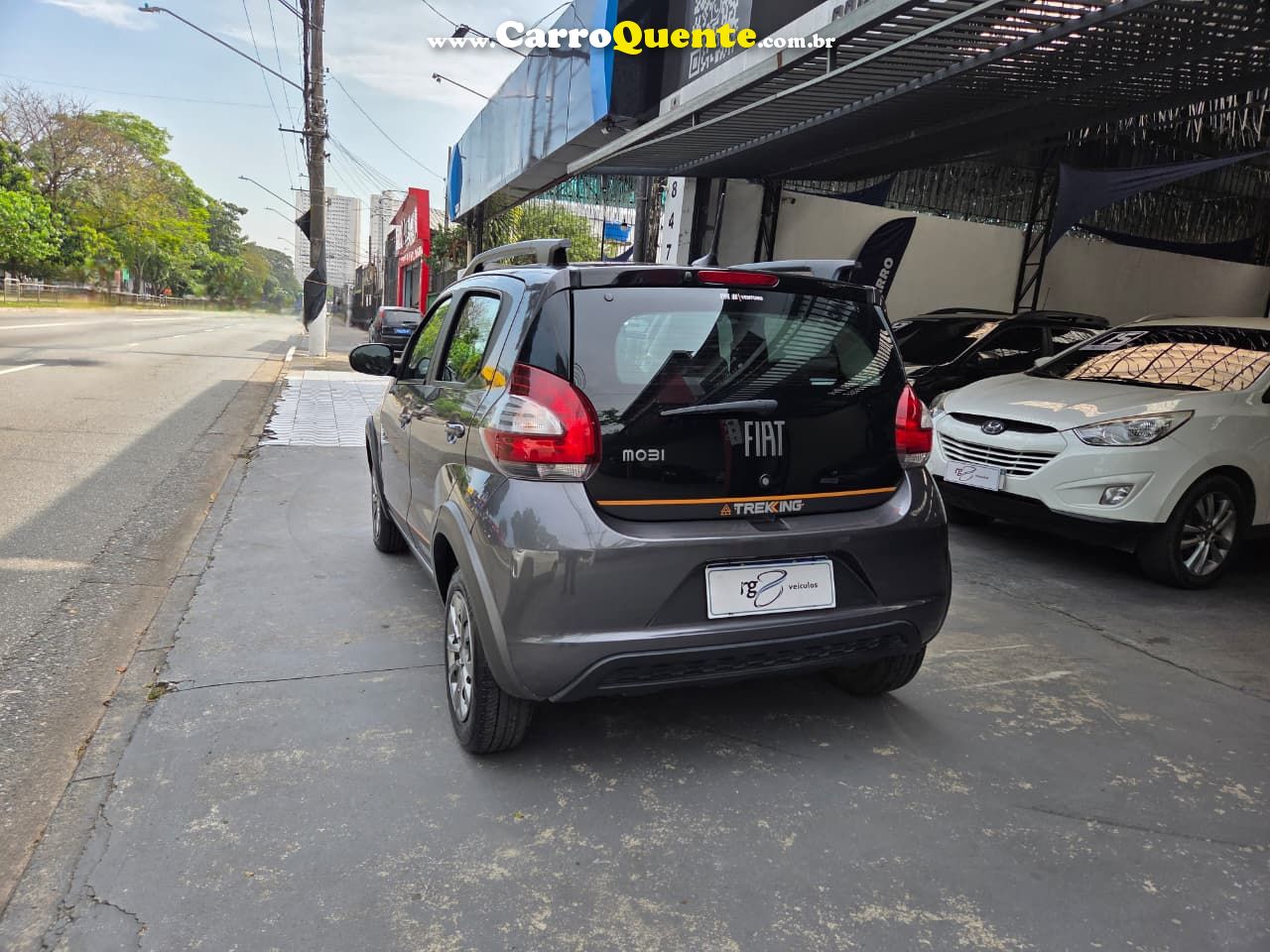 FIAT MOBI 1.0 EVO TREKKING 2023 - Loja