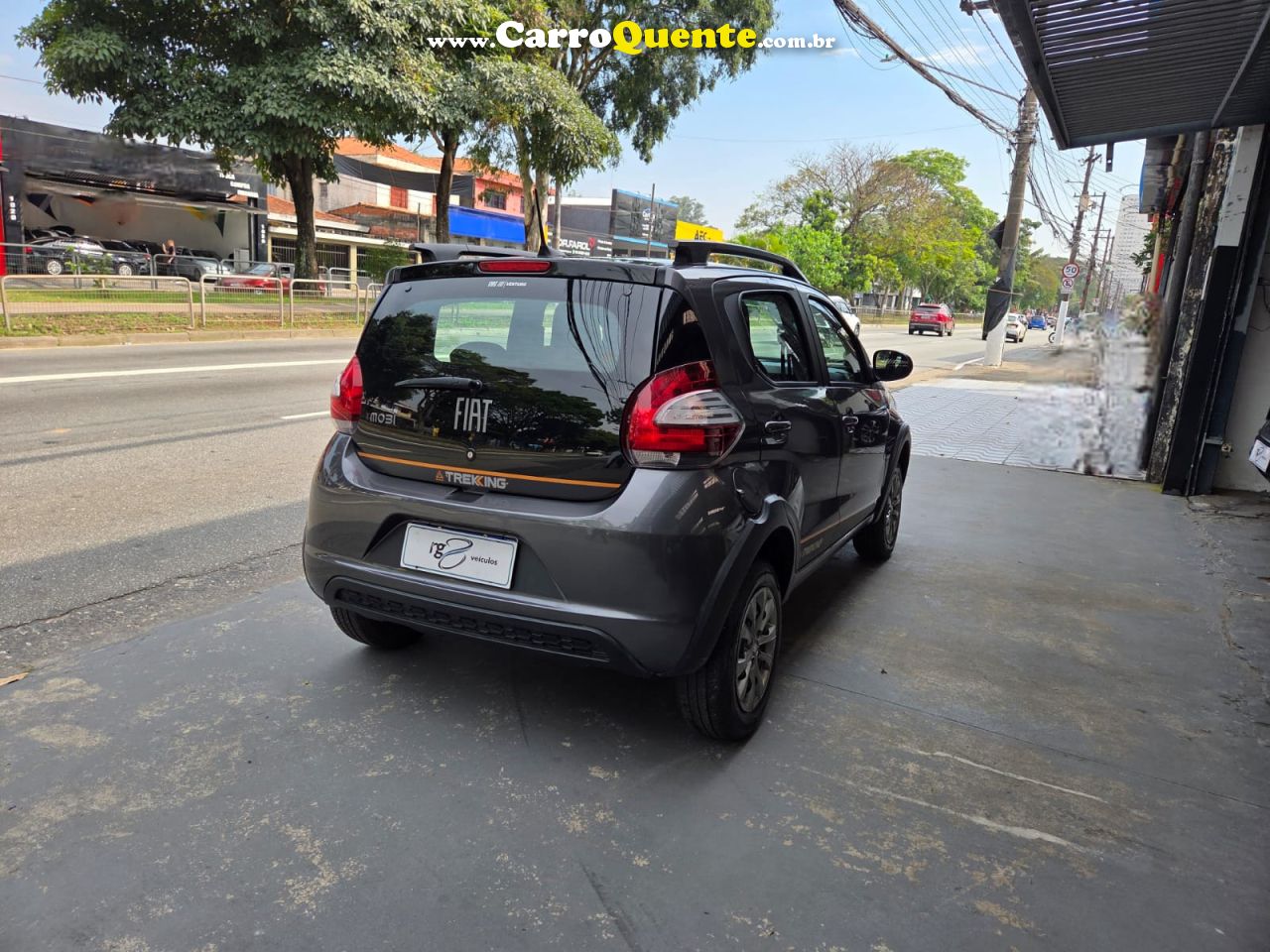 FIAT MOBI 1.0 EVO TREKKING 2023 - Loja