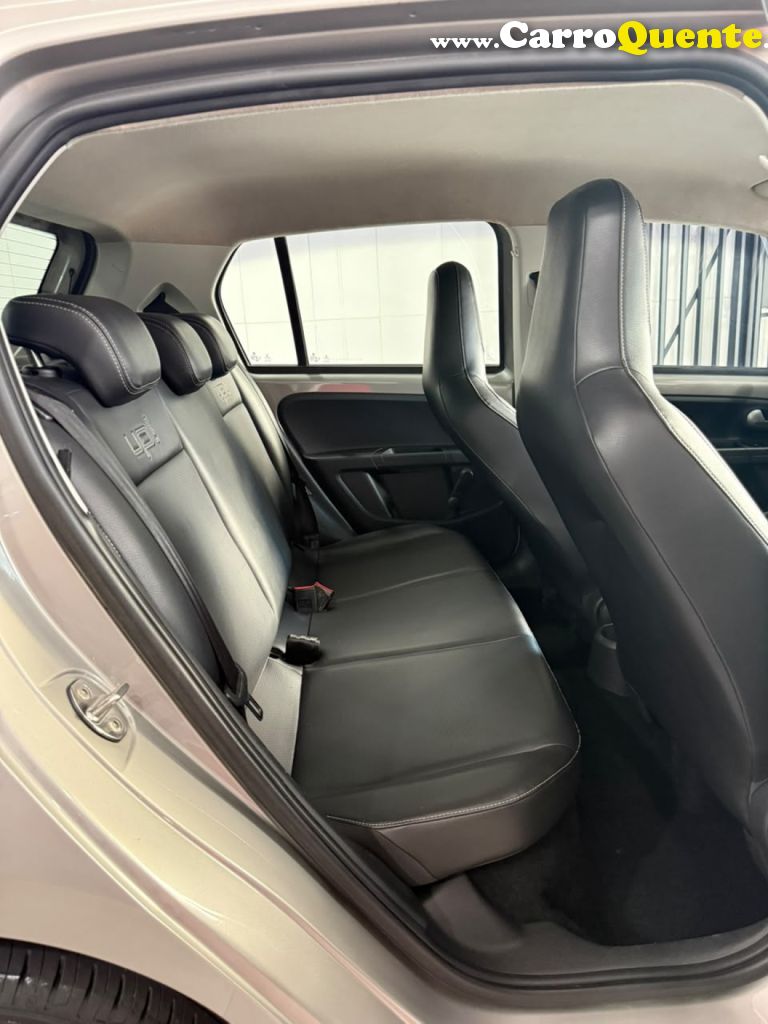 VOLKSWAGEN   UP! MOVE 1.0 TOTAL FLEX 12V 5P   PRATA 2015 1.0 FLEX - Loja