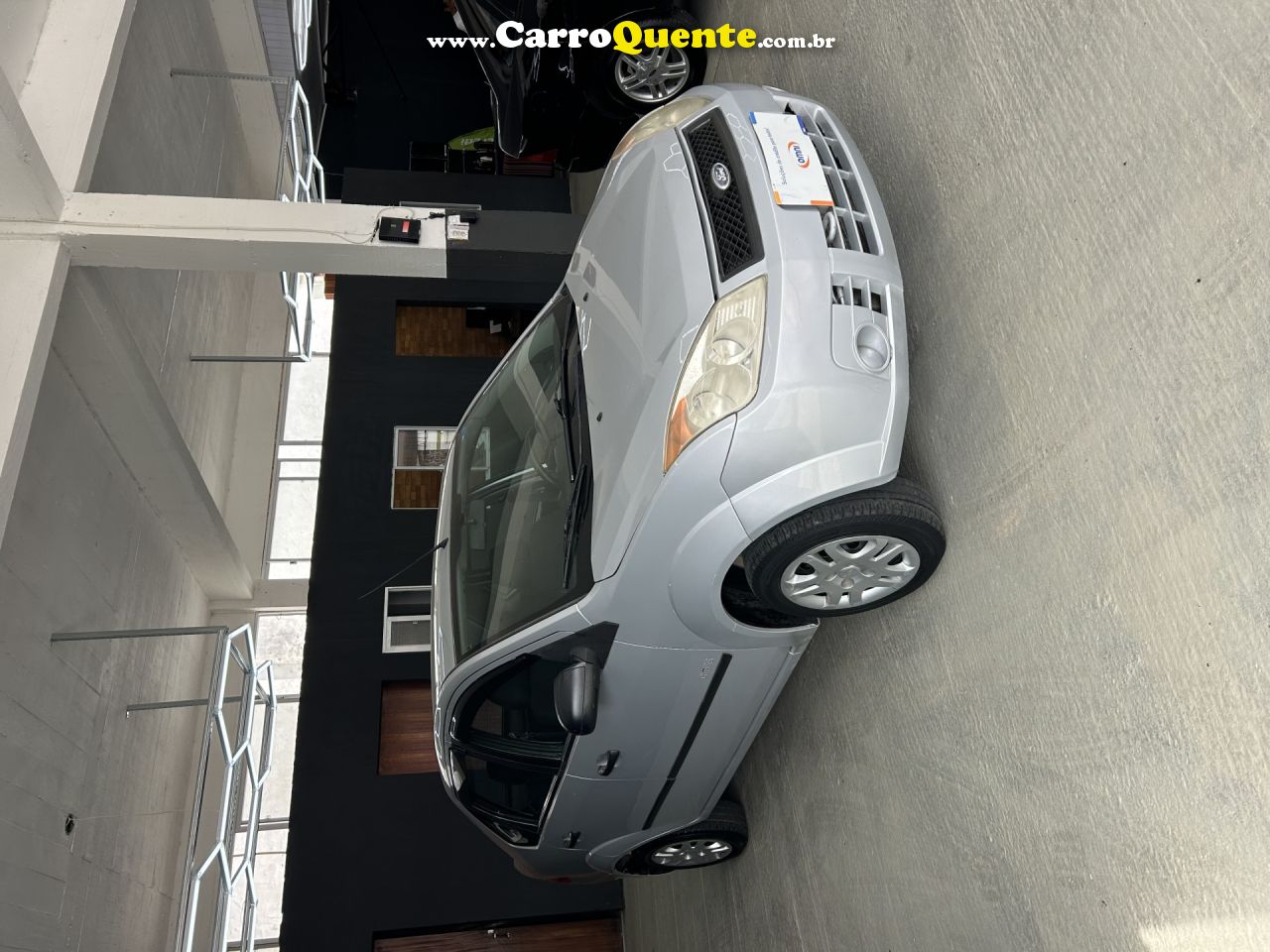 FORD   FIESTA SEDAN 1.0 8V FLEX 4P   PRATA 2009 1.0 FLEX - Loja