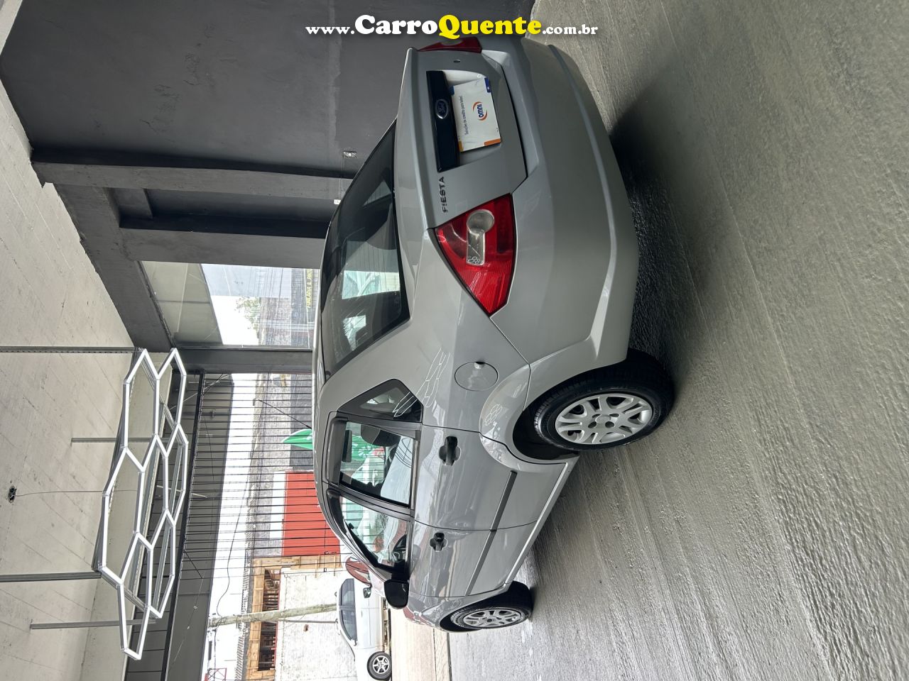FORD   FIESTA SEDAN 1.0 8V FLEX 4P   PRATA 2009 1.0 FLEX - Loja