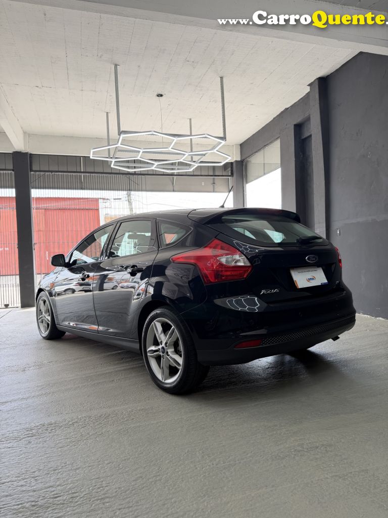 FORD   FOCUS 2.0 16VSESE PLUS FLEX 5P AUT.   PRETO 2014 2.0 FLEX - Loja