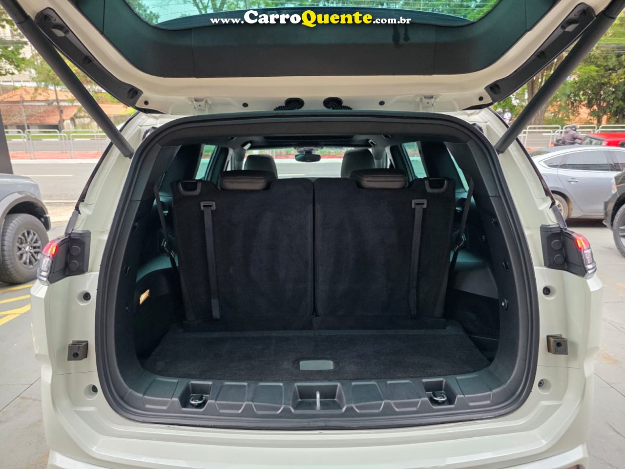 JEEP   COMMANDER OVERLAND T270 1.3 TB FLEX AUT.   BRANCO 2025 1.3 FLEX - Loja