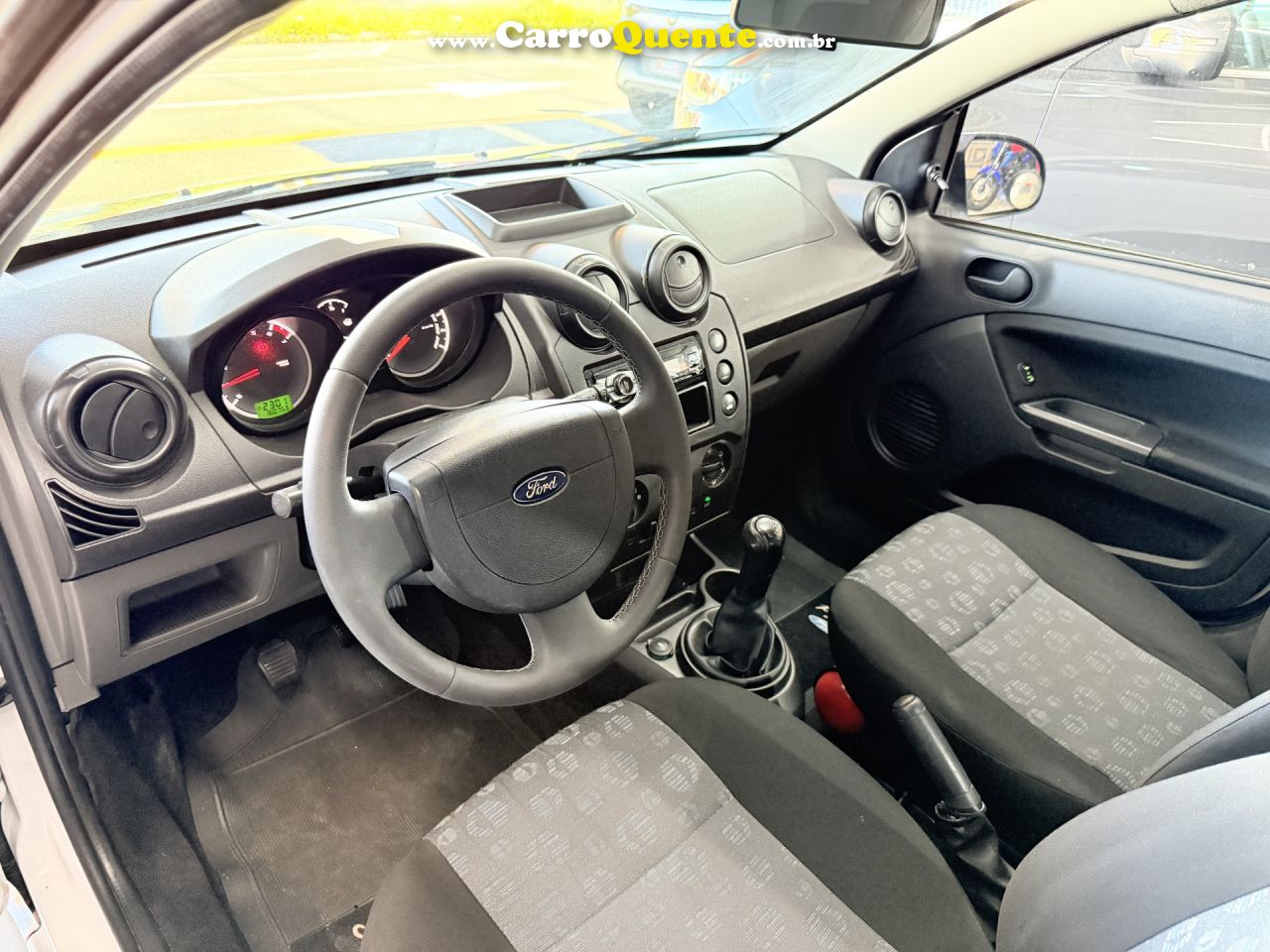 FORD   FIESTA SE 1.0 8V FLEX 5P   BRANCO 2014 1.0 FLEX - Loja