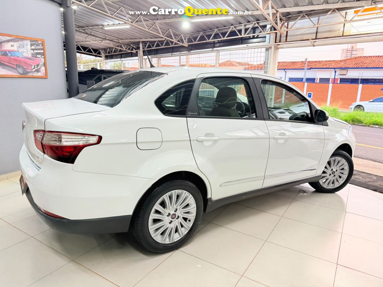 FIAT   GRAND SIENA ESSENCE 1.6 FLEX 16V   BRANCO 2015 1.6 FLEX - Loja