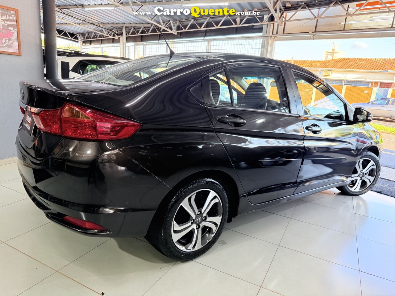 HONDA   CITY SEDAN LX 1.5 FLEX 16V 4P AUT.   MARROM 2015 1.5 FLEX - Loja