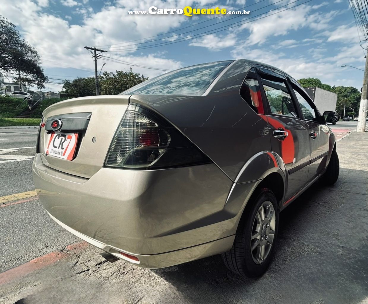 FORD   FIESTA SEDAN 1.0 8V FLEX 4P   PRATA 2011 1.0 FLEX - Loja