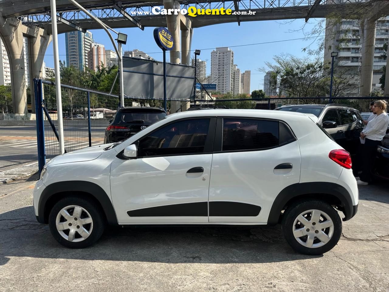 RENAULT   KWID ZEN 1.0 FLEX 12V 5P MEC.   BRANCO 2020 1.0 12V FLEX - Loja