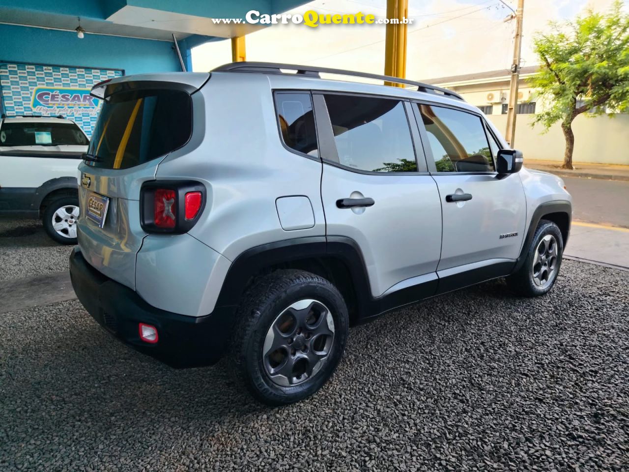 JEEP   RENEGADE 1.8 4X2 FLEX 16V MEC.   PRATA 2017 1.8 FLEX - Loja