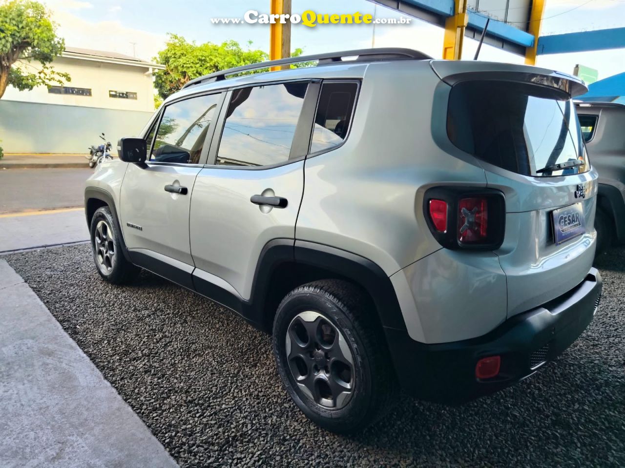 JEEP   RENEGADE 1.8 4X2 FLEX 16V MEC.   PRATA 2017 1.8 FLEX - Loja