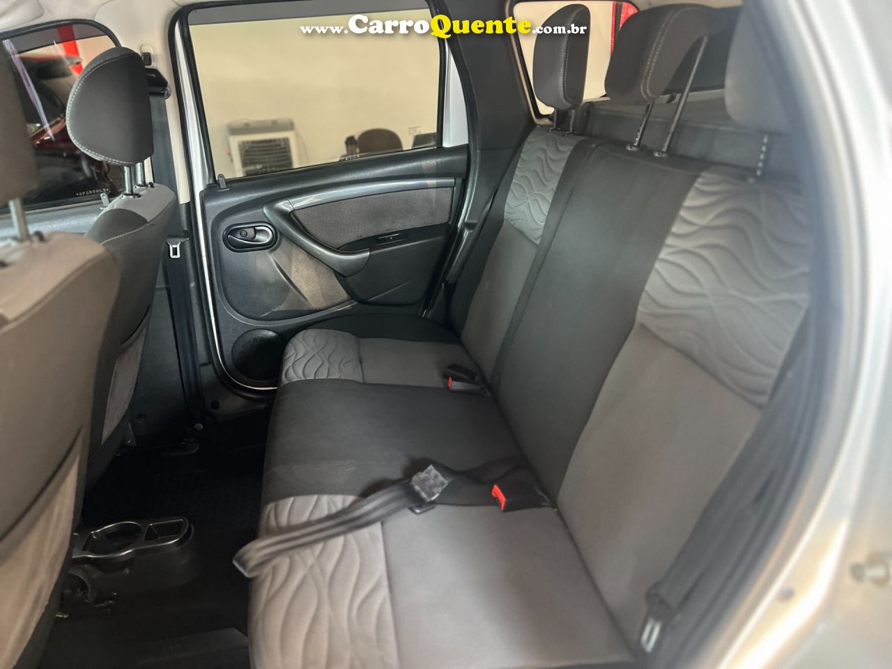 RENAULT DUSTER 1.6 DYNAMIQUE 4X2 16V 2014 - Loja