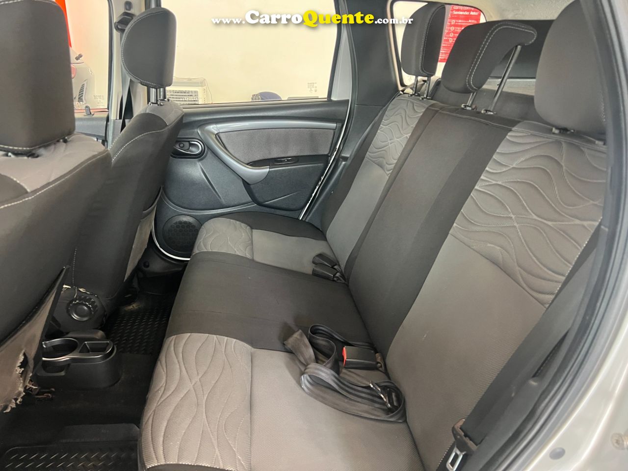 RENAULT DUSTER 1.6 DYNAMIQUE 4X2 16V 2014 - Loja