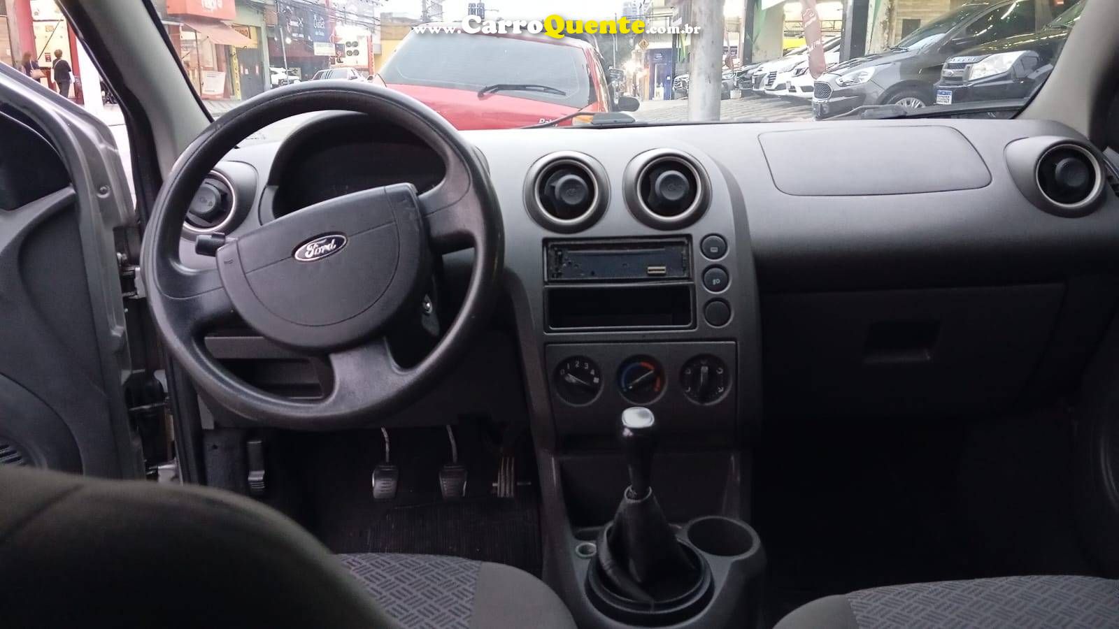 FORD FIESTA 1.6 MPI SEDAN 8V 2005 - Loja