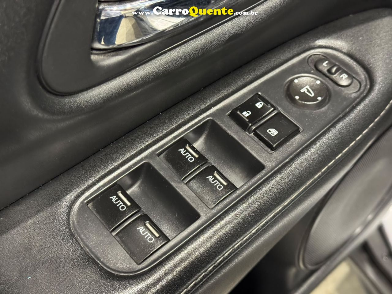 HONDA HR-V 1.8 16V LX 2017 - Loja