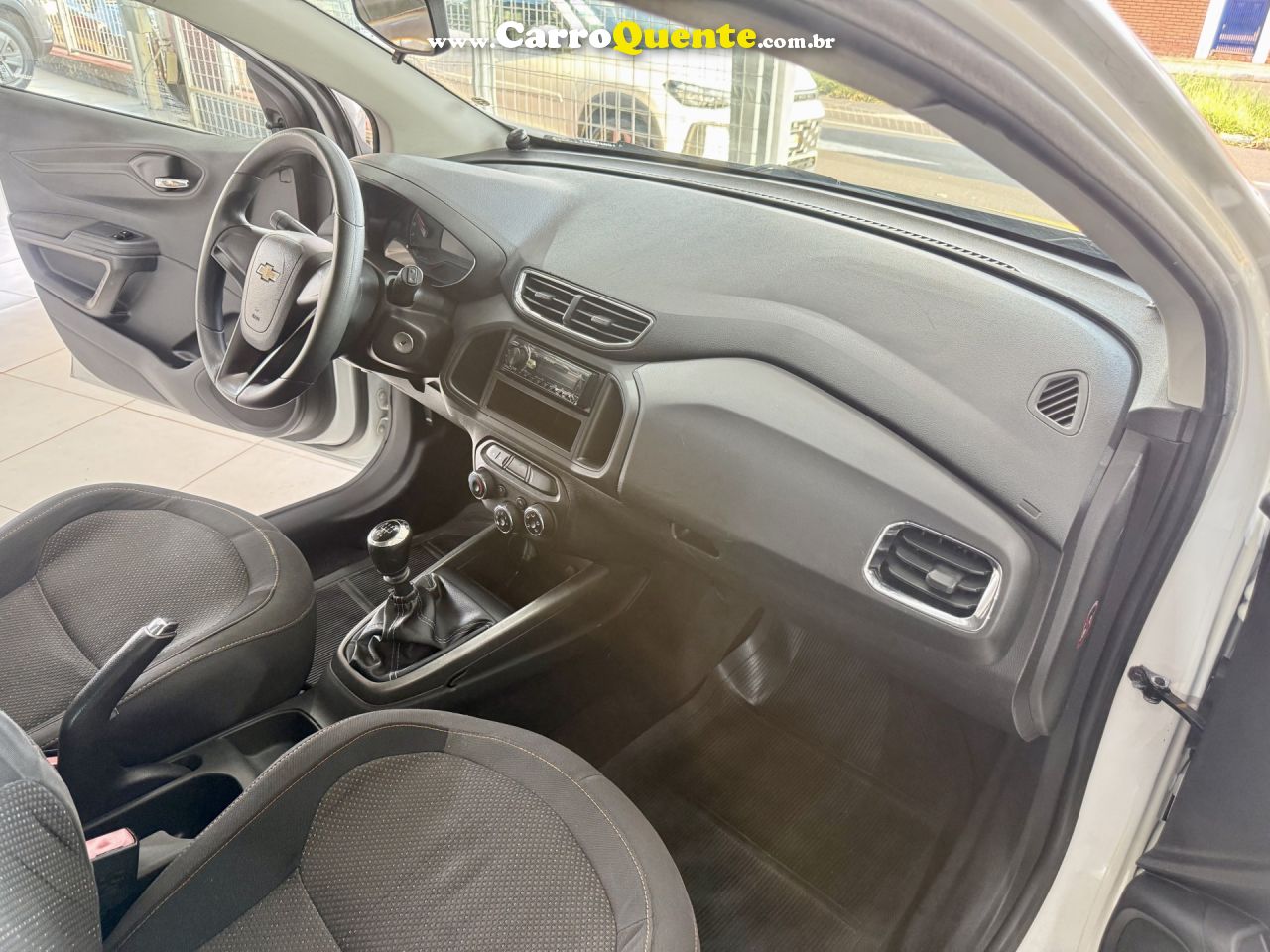 CHEVROLET   ONIX HATCH LT 1.0 8V FLEXPOWER 5P MEC.   BRANCO 2013 1.0 FLEX - Loja