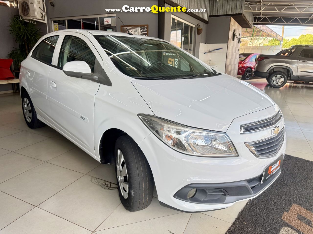 CHEVROLET   ONIX HATCH LT 1.0 8V FLEXPOWER 5P MEC.   BRANCO 2013 1.0 FLEX - Loja