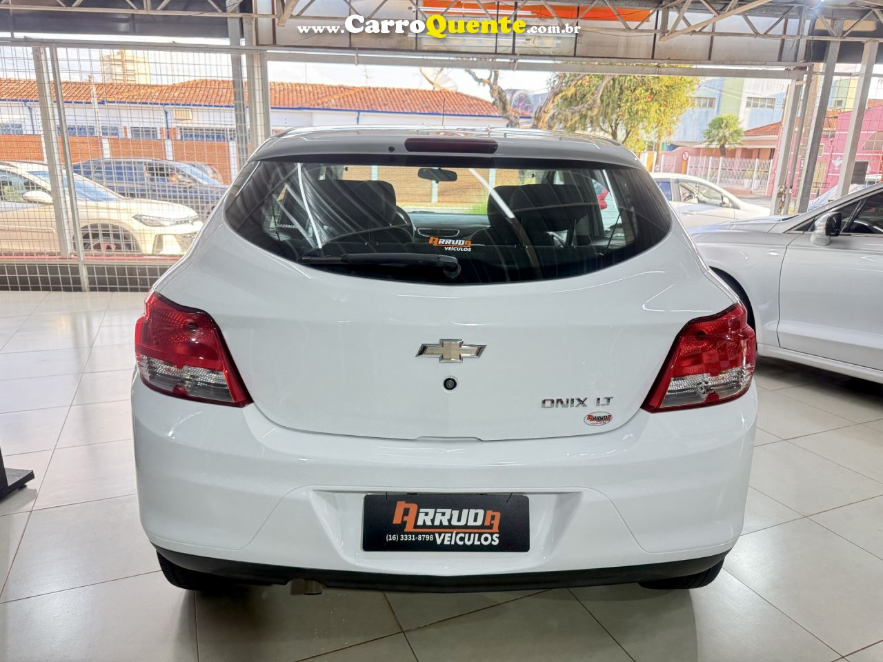 CHEVROLET   ONIX HATCH LT 1.0 8V FLEXPOWER 5P MEC.   BRANCO 2013 1.0 FLEX - Loja