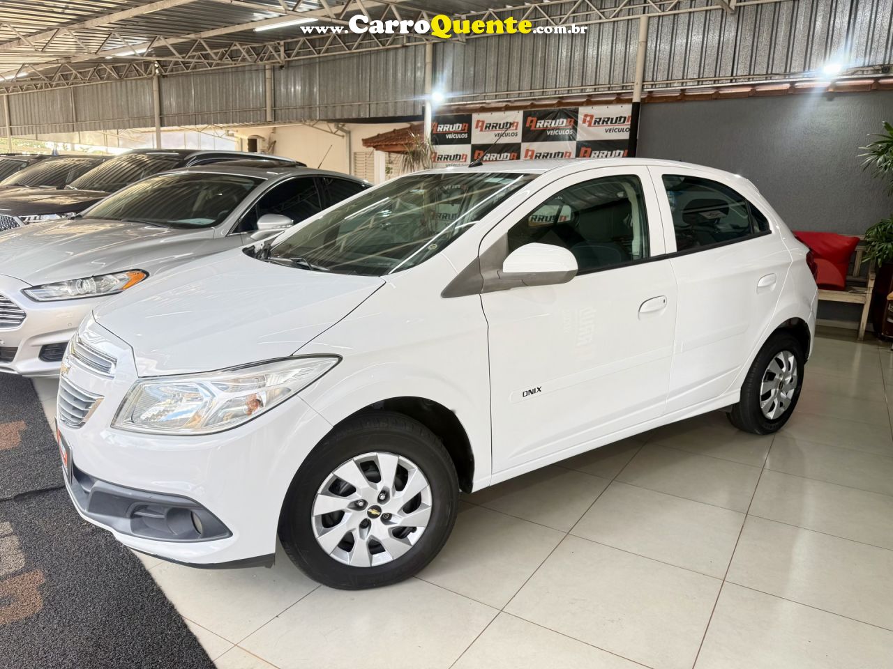 CHEVROLET   ONIX HATCH LT 1.0 8V FLEXPOWER 5P MEC.   BRANCO 2013 1.0 FLEX - Loja