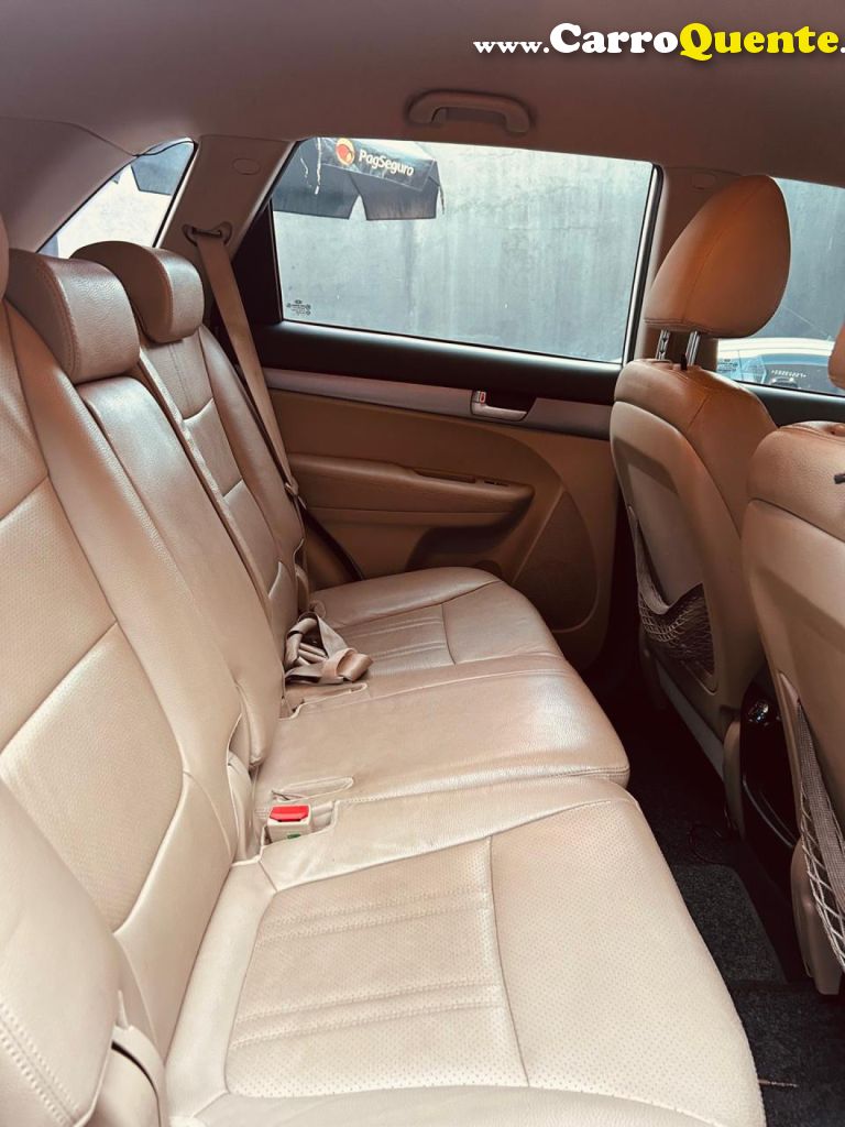 KIA   SORENTO 2.4 16V 4X2 AUT.   BRANCO 2015 2.4 GASOLINA - Loja