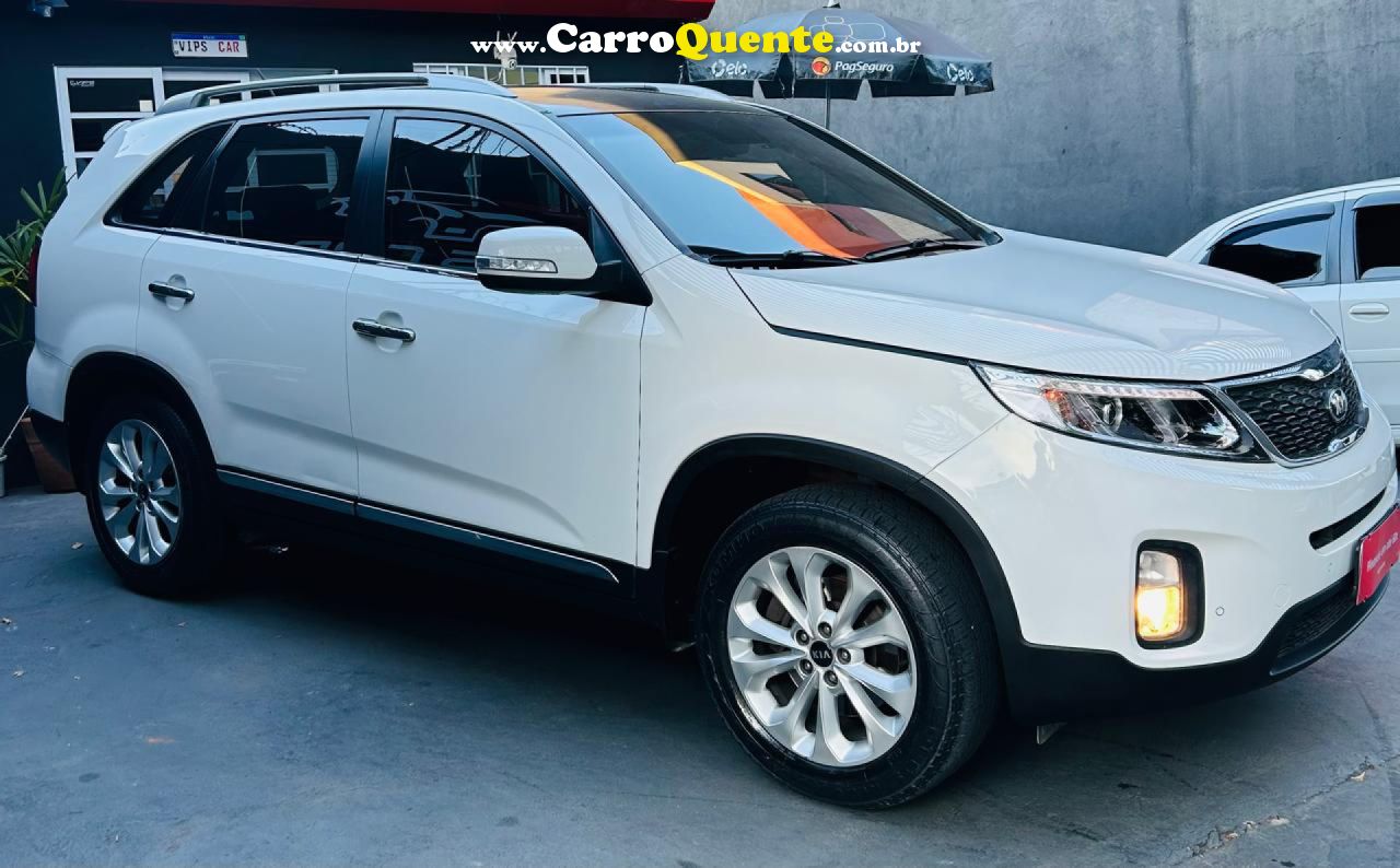 KIA   SORENTO 2.4 16V 4X2 AUT.   BRANCO 2015 2.4 GASOLINA - Loja