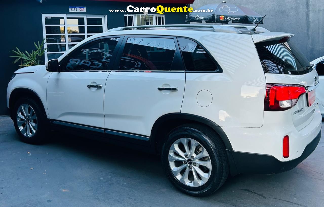 KIA   SORENTO 2.4 16V 4X2 AUT.   BRANCO 2015 2.4 GASOLINA - Loja