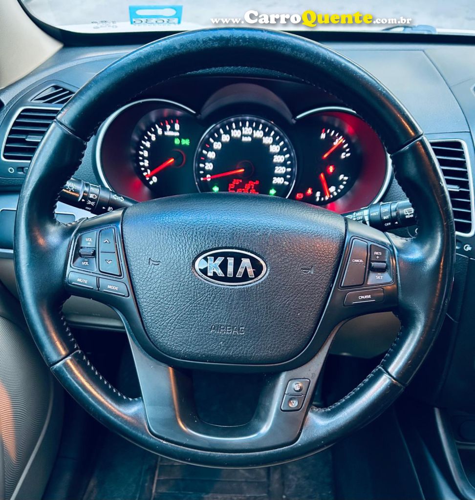 KIA   SORENTO 2.4 16V 4X2 AUT.   BRANCO 2015 2.4 GASOLINA - Loja