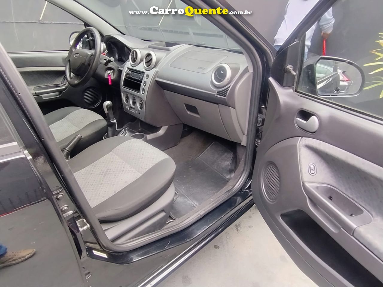 FORD   FIESTA SE 1.0 8V FLEX 5P   PRETO 2014 1.0 FLEX - Loja