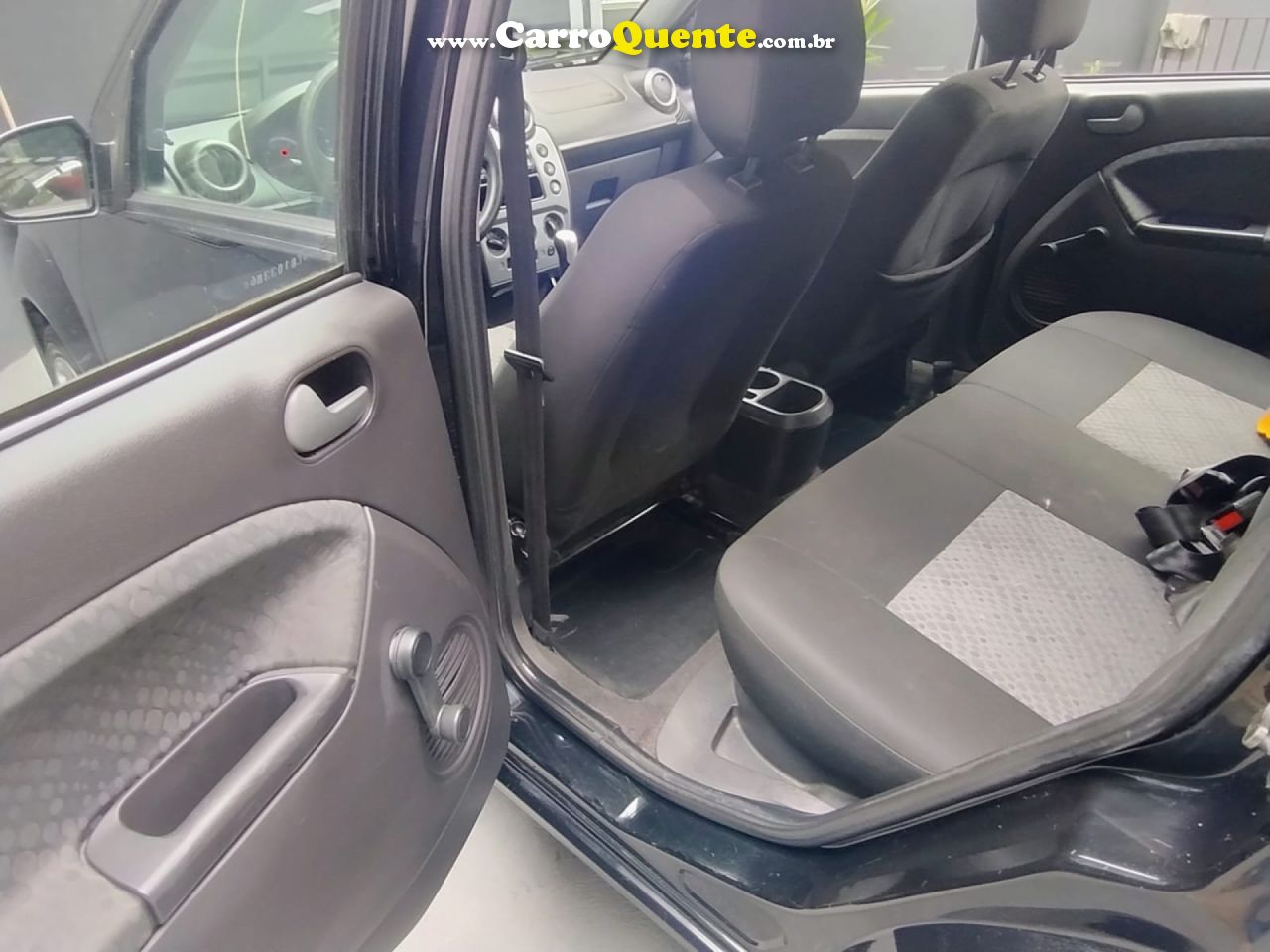 FORD   FIESTA SE 1.0 8V FLEX 5P   PRETO 2014 1.0 FLEX - Loja