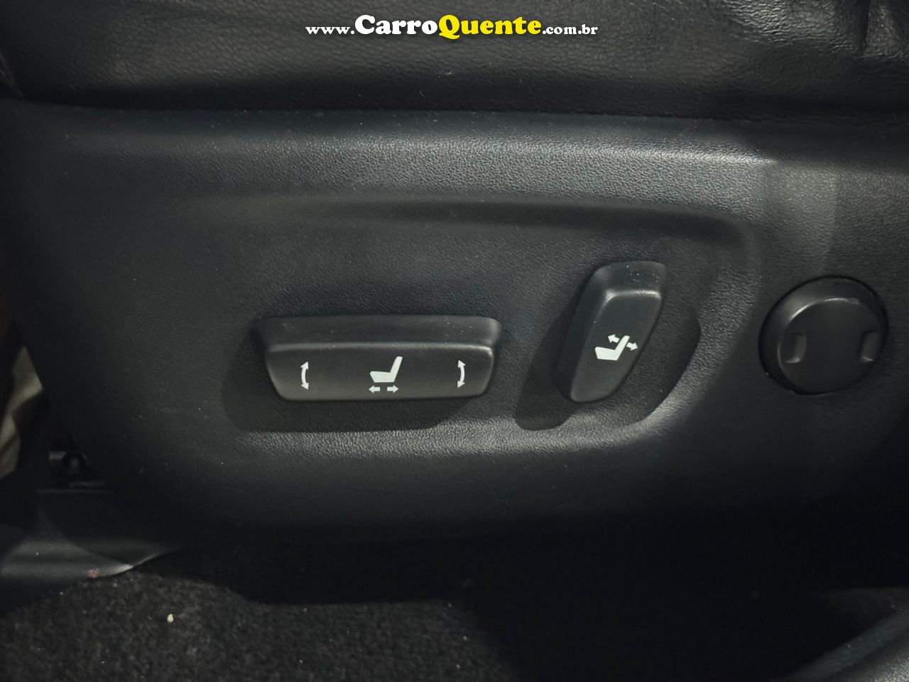 TOYOTA RAV4 2.0 4X4 16V 2014 - Loja