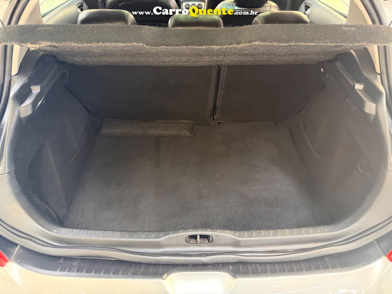 PEUGEOT 308 1.6 ACTIVE 16V 2014 - Loja