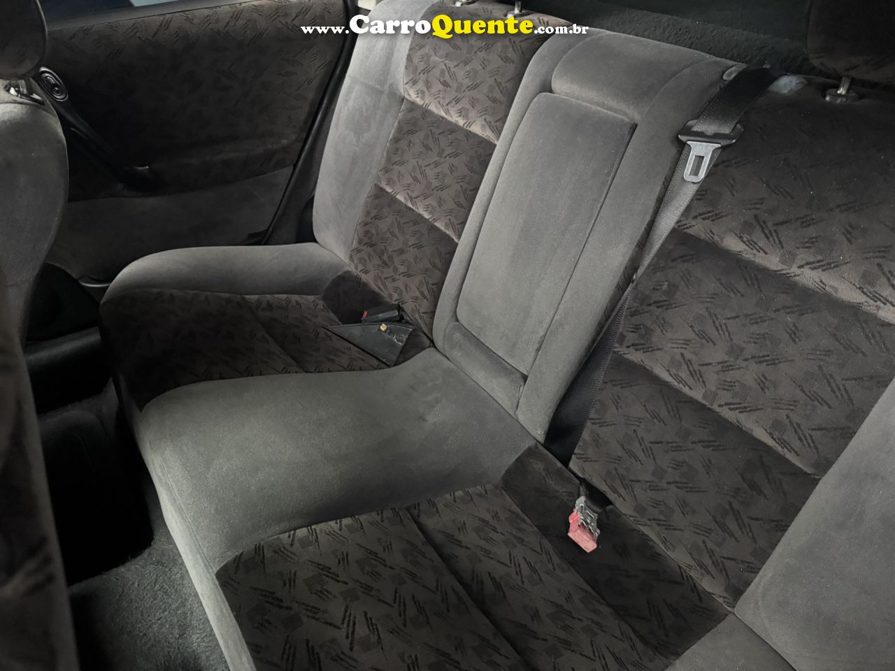 CHEVROLET   VECTRA GLSEXPRES.2.2 2.0 E 2.0 CD 8V   PRATA 2002 2.0 GASOLINA - Loja