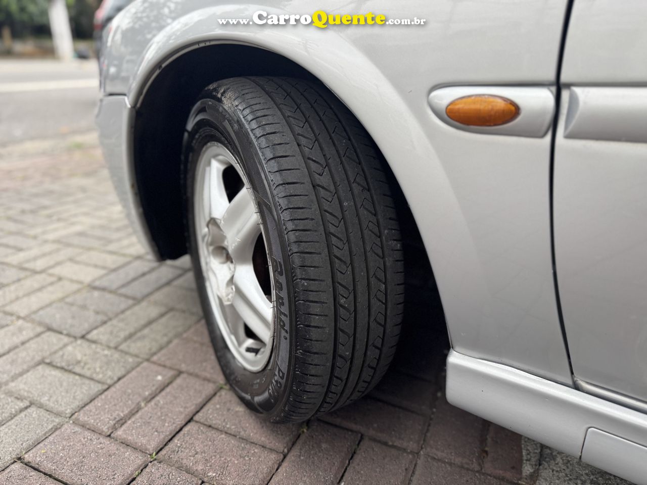 CHEVROLET   VECTRA GLSEXPRES.2.2 2.0 E 2.0 CD 8V   PRATA 2002 2.0 GASOLINA - Loja