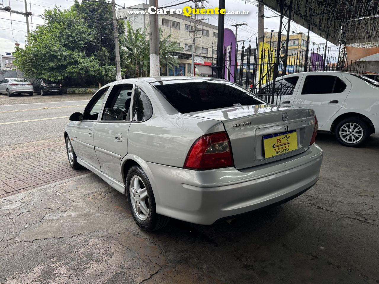 CHEVROLET   VECTRA GLSEXPRES.2.2 2.0 E 2.0 CD 8V   PRATA 2002 2.0 GASOLINA - Loja