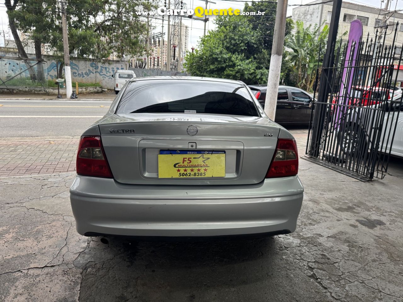 CHEVROLET   VECTRA GLSEXPRES.2.2 2.0 E 2.0 CD 8V   PRATA 2002 2.0 GASOLINA - Loja