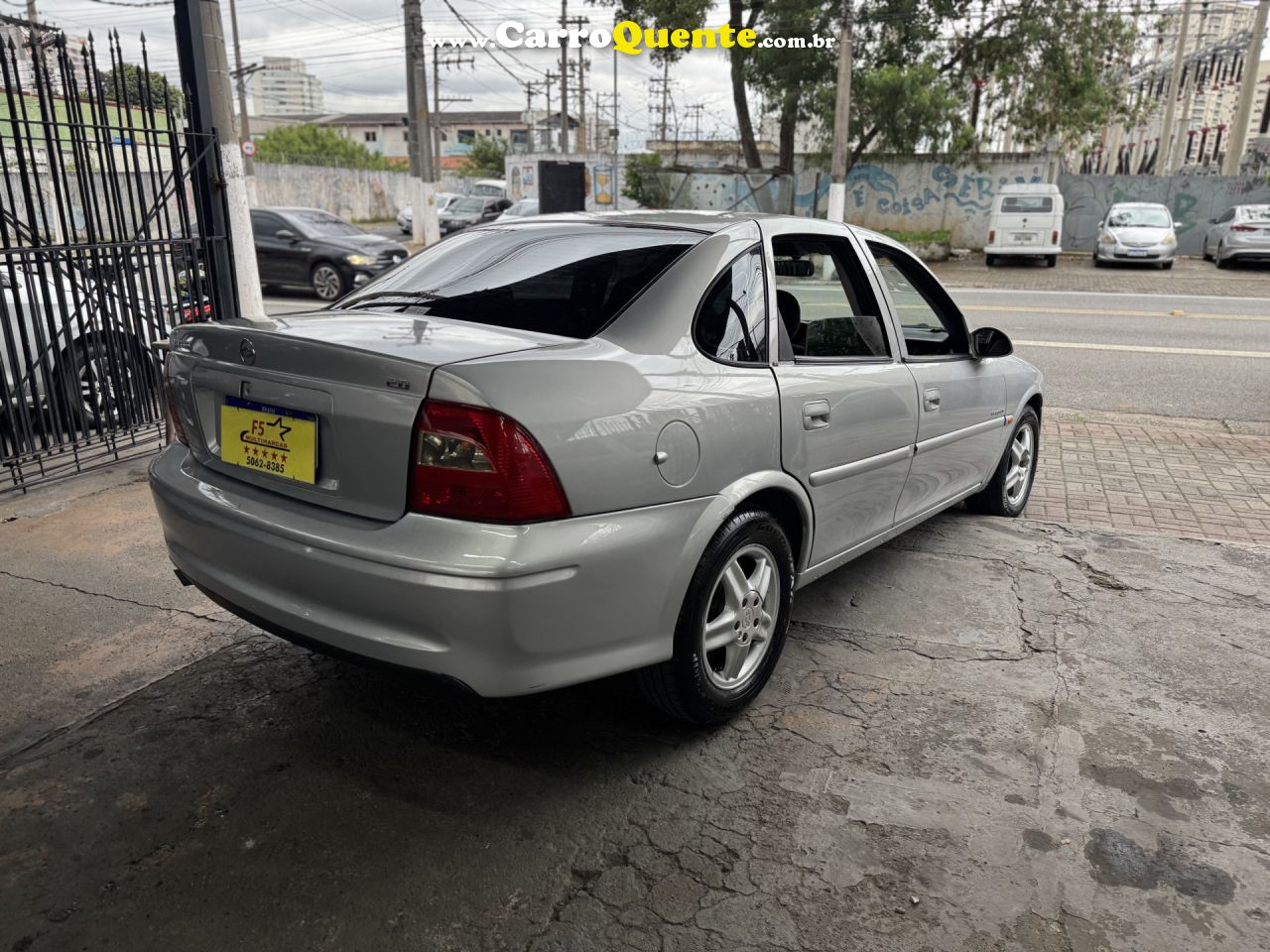CHEVROLET   VECTRA GLSEXPRES.2.2 2.0 E 2.0 CD 8V   PRATA 2002 2.0 GASOLINA - Loja