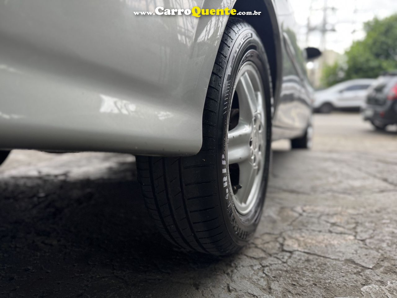 CHEVROLET   VECTRA GLSEXPRES.2.2 2.0 E 2.0 CD 8V   PRATA 2002 2.0 GASOLINA - Loja