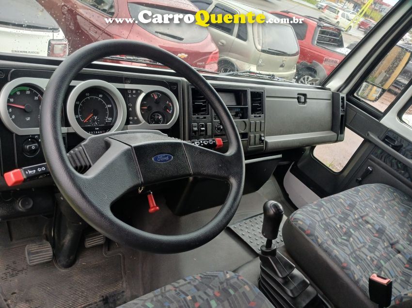 Ford Cargo 815 Ford 815 baú - Loja