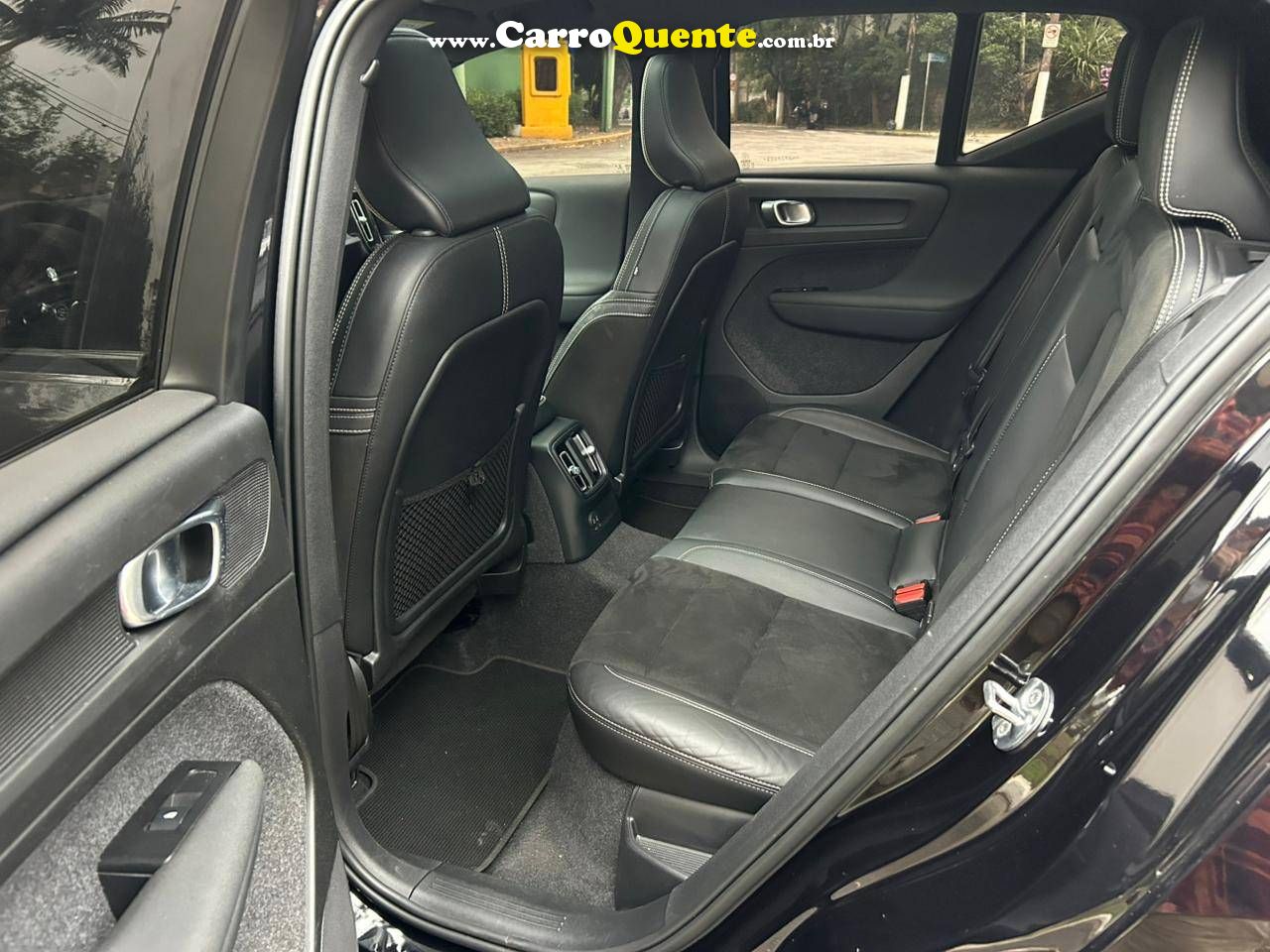 VOLVO XC40 2022 - Loja
