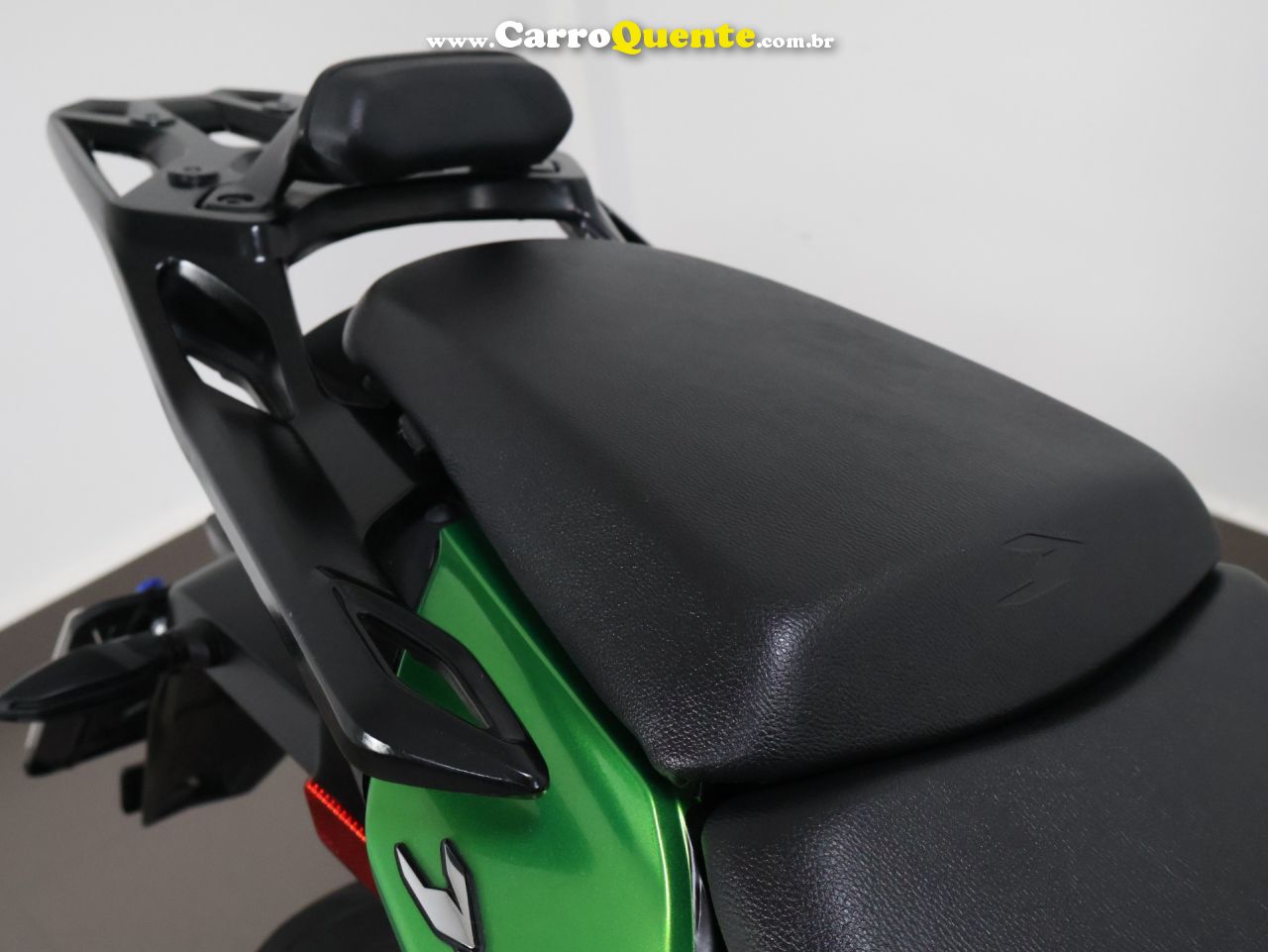 BAJAJ DOMINAR 400 ABS 2024 - Loja