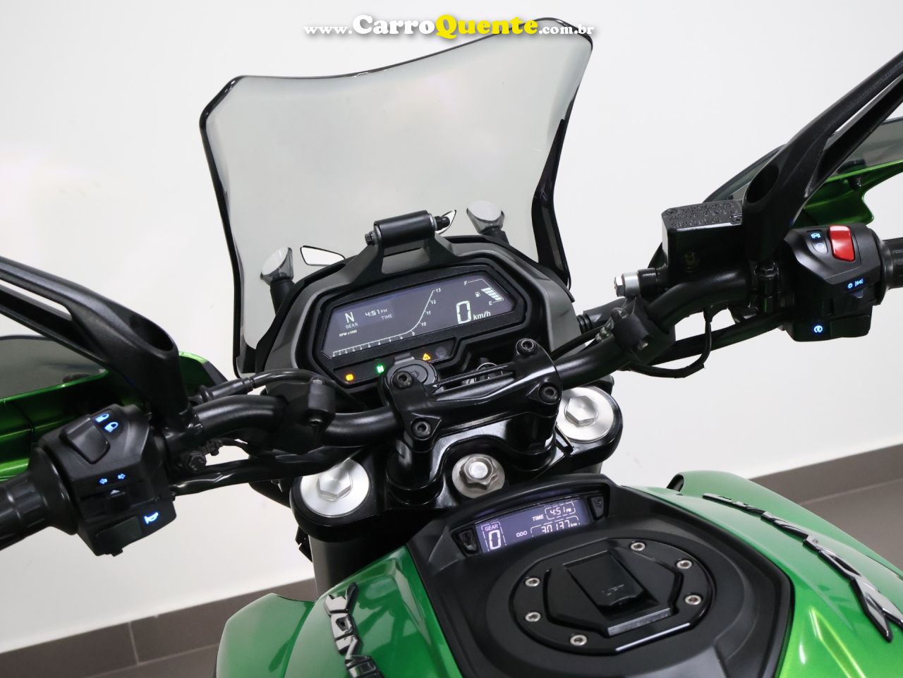 BAJAJ DOMINAR 400 ABS 2024 - Loja