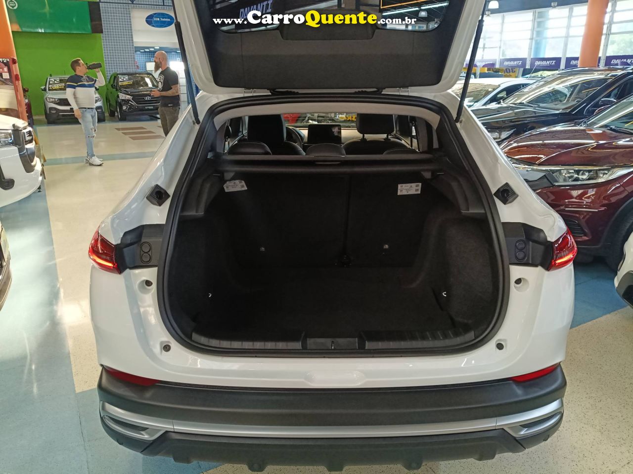FIAT FASTBACK 1.0 TURBO 200 HYBRID AUDACE 2025 - Loja