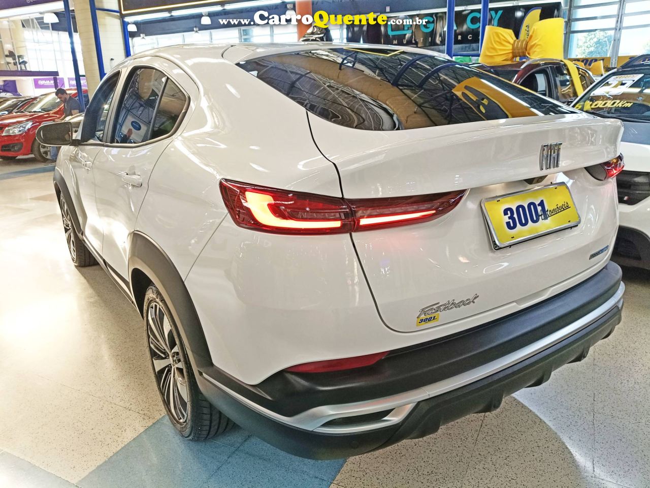 FIAT FASTBACK 1.0 TURBO 200 HYBRID AUDACE 2025 - Loja