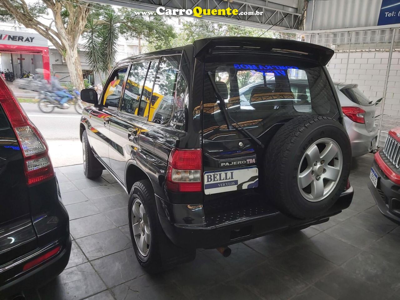 MITSUBISHI   PAJERO TR4 2.0 2.0 FLEX 16V 4X4 AUT.   PRETO 2006 2.0 GASOLINA - Loja