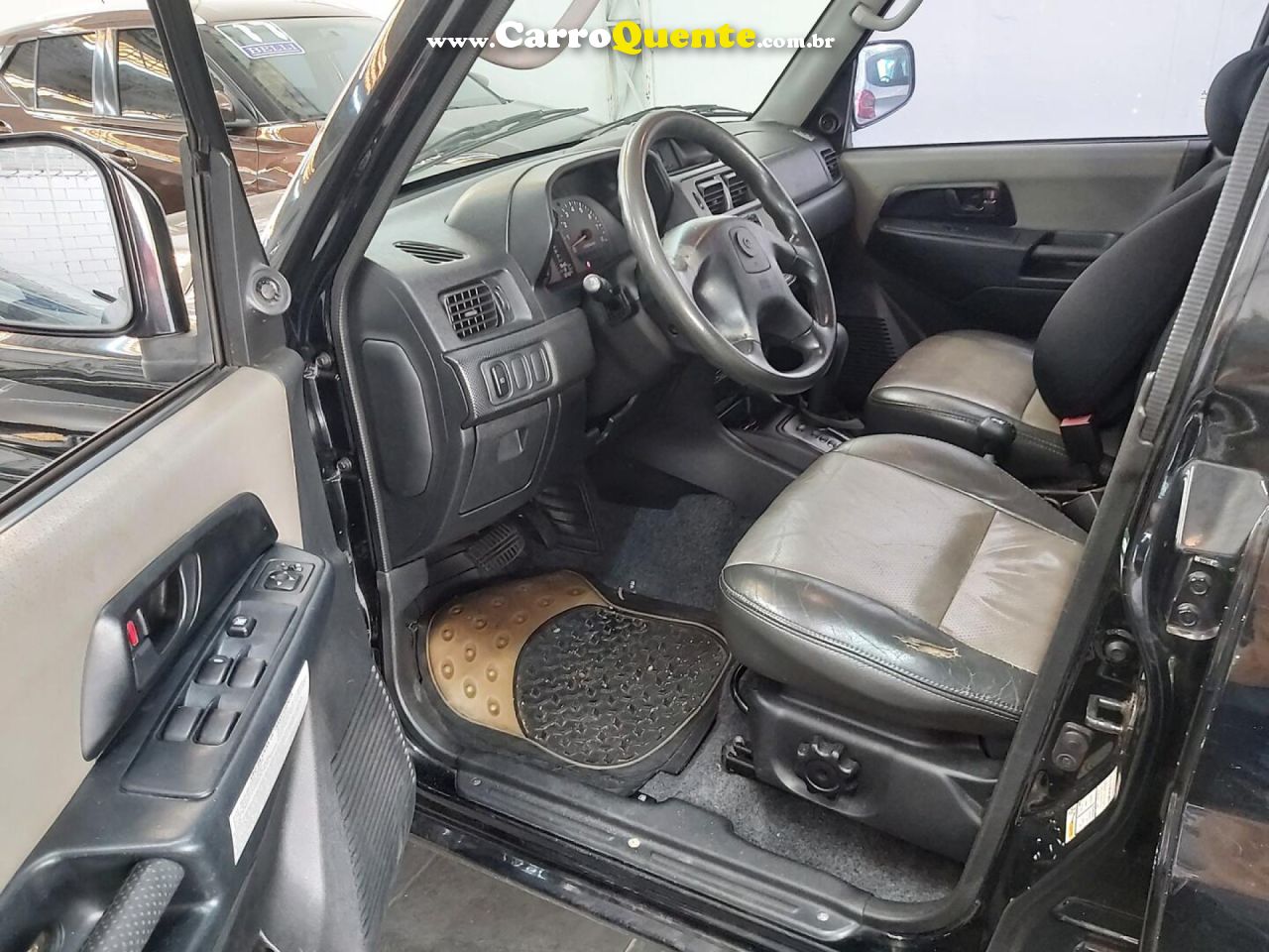 MITSUBISHI   PAJERO TR4 2.0 2.0 FLEX 16V 4X4 AUT.   PRETO 2006 2.0 GASOLINA - Loja